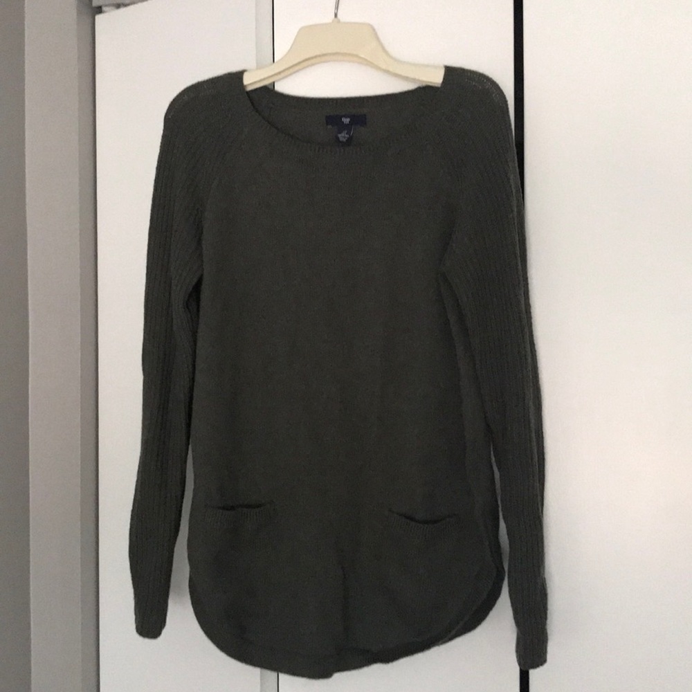 Gap sweater